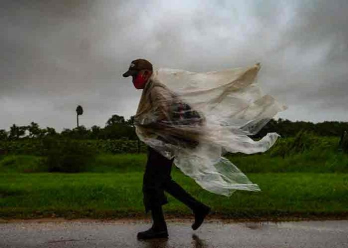 Huracán Ida alcanza la categoría 4 mientras se acerca a Nueva Orleans