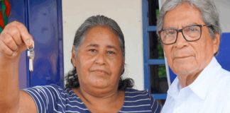 Entregan viviendas solidarias en Granada
