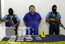 Capturan a delincuente y le ocupan más de 94 mil dólares en Managua Conferencia policial sobre incautación de dinero (dólares) en Managua