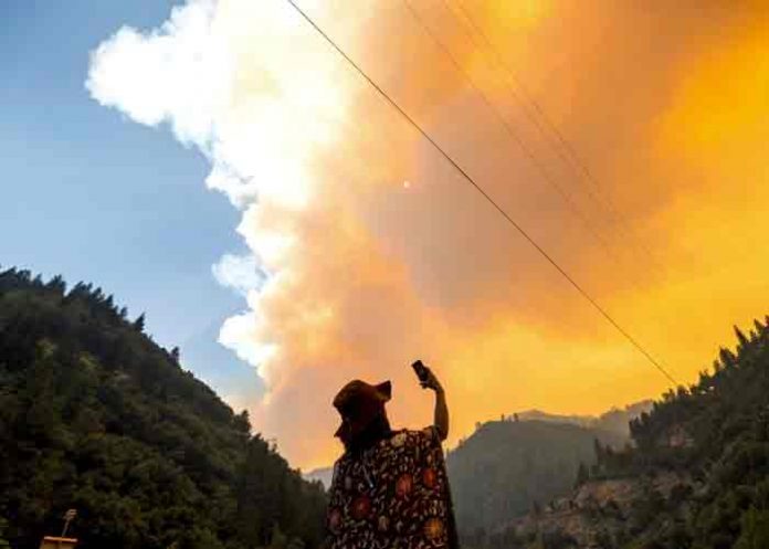 incendio-california- El avance de un incendio en California obliga a evacuar un pueblo entero