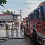Controlan incendio en local que vende tanques de gas en Managua Incendio en un negocio que vende tanques de gas en Managua