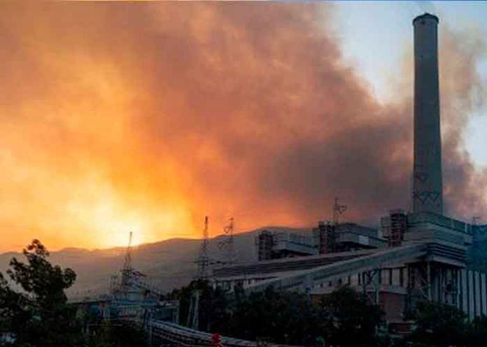 Evacuan una central térmica por incendios en Turquía