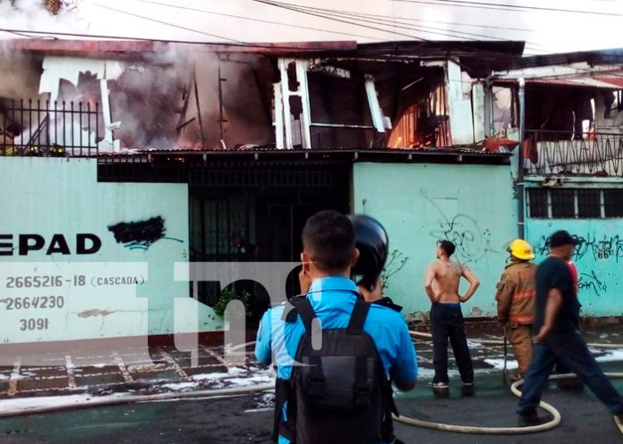 Dos viviendas afectadas dejó como consecuencia un fuerte incendio en Managua