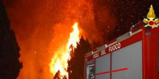 Devoradores incendios en el sur de Italia dejan cinco víctimas mortales