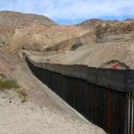 Hondureña fallece al caer de muro fronterizo entre EE.UU y México