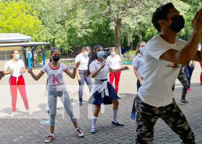 Juegos tradicionales y actividades deportivas en el colegio Ramírez Goyena
