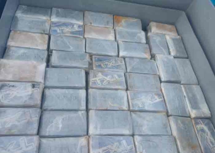 El Salvador: Fuerza Naval localiza lancha con 4.2 millones de droga