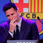 Entre lágrimas Messi se despide del FC Barcelona