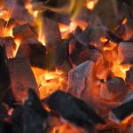 Foto: ¿Cocinar con carbón o leña? con este tenés más probabilidades de ceguera / Referencia