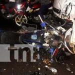 No logró llegar a casa: Muere al estrellarse contra un camión en León Escena del mortal accidente de tránsito en León