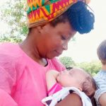 Mamá estalla al sufrir racismo por el color de piel de ella y su hija