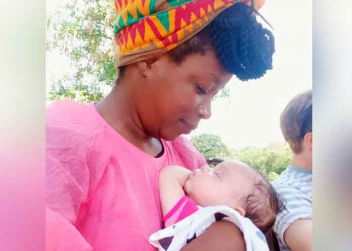 mama1 Mamá estalla al sufrir racismo por el color de piel de ella y su hija