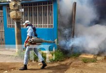 Familias del barrio Villa Israel protegidas de los zancudos gracias al MINSA Jornada de fumigación en Managua para eliminar zancudos