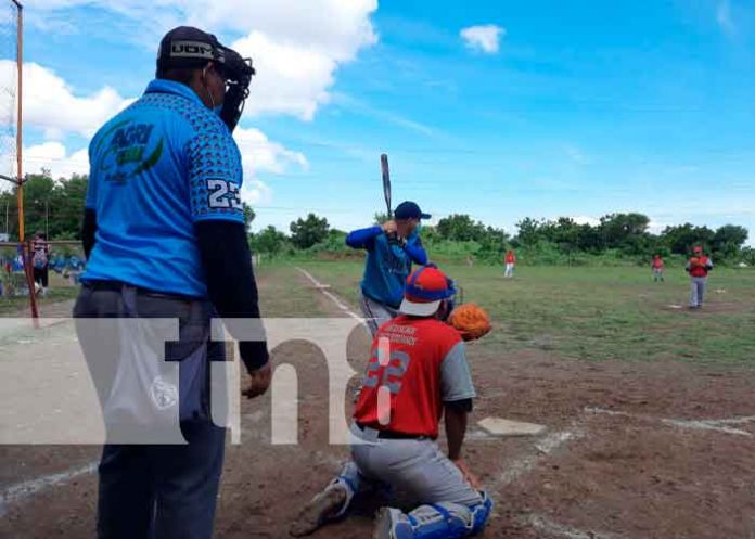 Funcionarios del MIGOB participaron en una liga de softbol