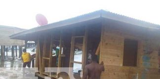Casas afectadas en Bilwi por una marejada en el barrio El Muelle