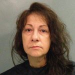 conservó el cadáver de su madre en papel periódico durante un año