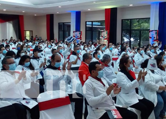 Médicos nicaragüenses celebran su día