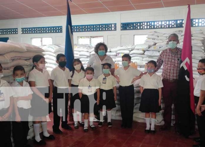 Entrega de merienda escolar en Juigalpa, Chontales