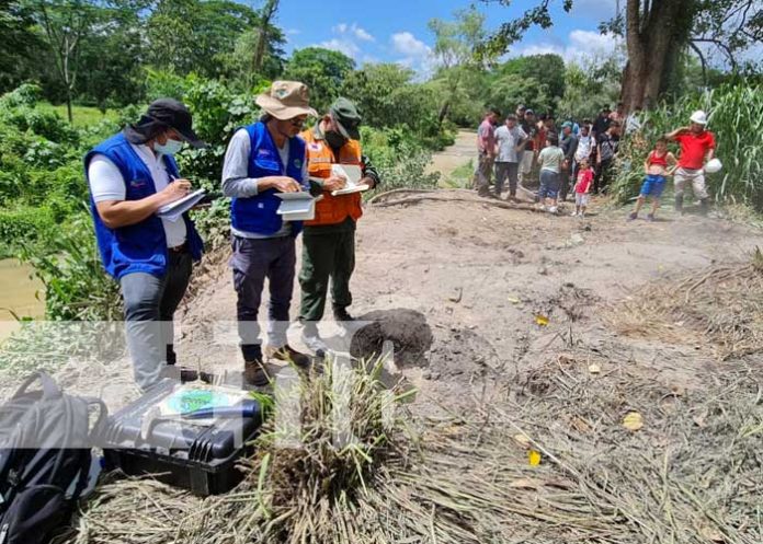 meteorito-pantasma-01 Equipo de investigadores en el lugar del fenómeno en Pantasma