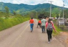 Habitantes de Coalcomán, Michoacán, huyen por lucha entre cárteles Habitantes huyen de Coalcomán, al ser campo de batalla de cárteles