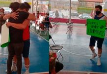 Viral: Joven mexicano le pide a otro que sea su novio en pleno puesto de vacunación Viral: Joven mexicano le pide a otro que sea su novio en pleno puesto de vacunación
