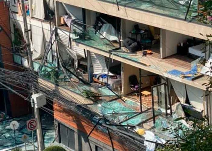 Edificio dañado tras una explosión que dejó varios heridos