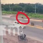 Motociclista con la pierna amputada tras brutal accidente en Tipitapa (VIDEO) Momento del brutal accidente en La Garita Norte