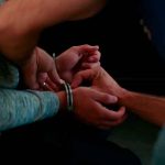 Arrestan a mujer por que traía puesto pañal relleno de cocaína