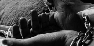 Mujer encadenada sufre violencia