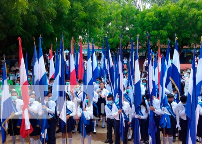 Estudiantes se preparan para recibir el aniversario de las 