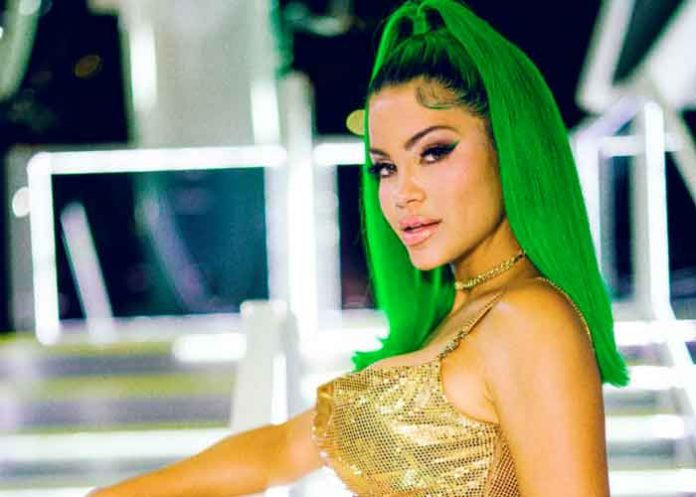 Natti Natasha apuesta al dance urbano con “Noches en Miami”