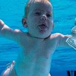 El bebé de "Nevermind" demanda a Nirvana por pornografía infantil