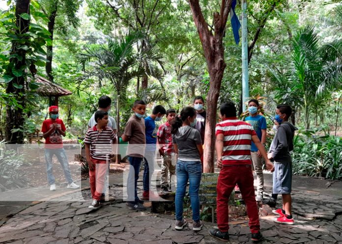 Niño disfrutan de los juegos y obtienen nuevos aprendizaje