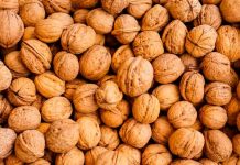 Como bajar el colesterol comiendo media taza de nueces al día Nueces ayudan a mantener bajo el colesterol