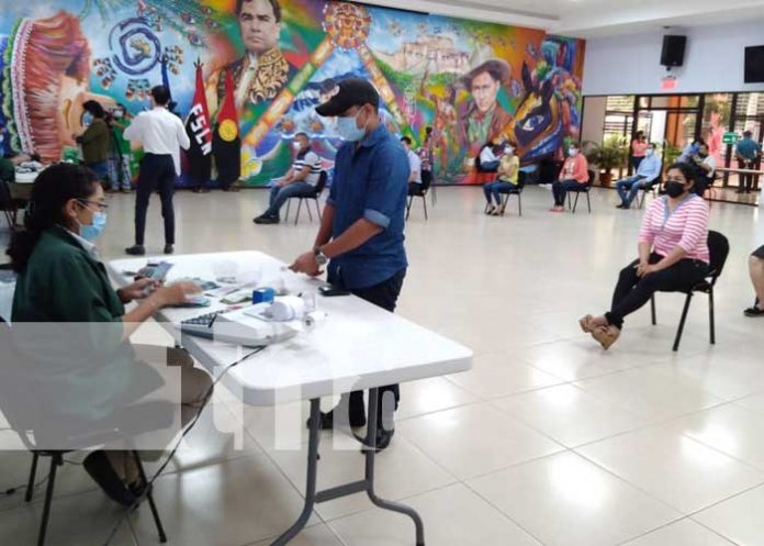 pago-mined-aumento-01 Entrega de pago a trabajadores del MINED con el aumento salarial