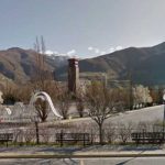 Joven se queda colgado en una atracción de un parque y murió al caer al vacío Joven muere tras quedarse colgando y caer al vacío.