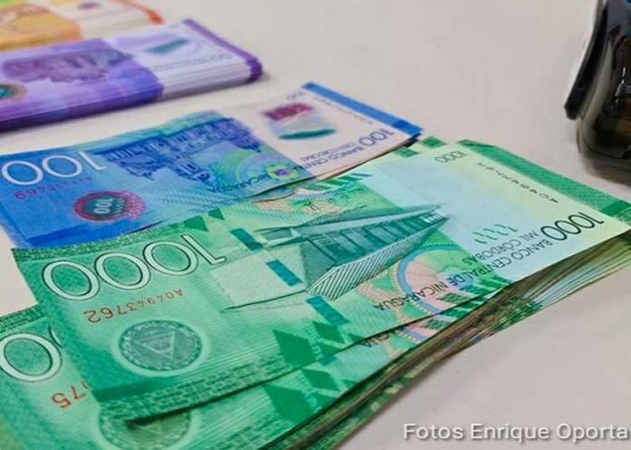 Fajo de billetes de córdobas, moneda oficial de Nicaragu