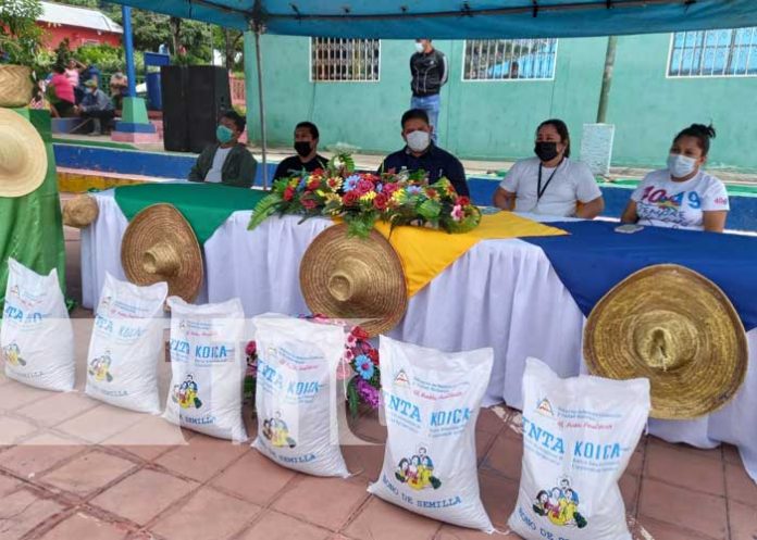 Reunión con productores de frijoles en La Concordia, Jinotega