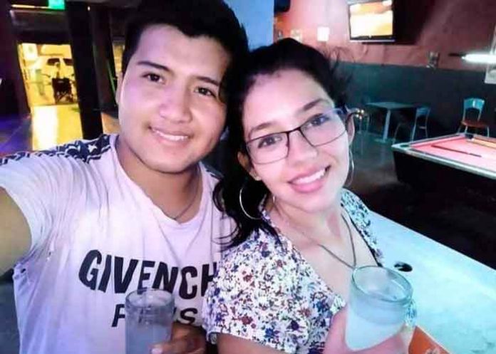 regntina3 Atroz escena: Encuentran a joven asesinada a puñaladas y a su novio ahorcado