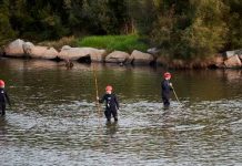 Servicios de Rescate buscan en un río los resto de niño
