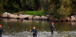 Servicios de Rescate buscan en un río los resto de niño