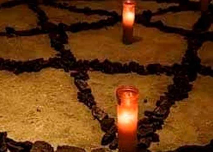 Cadena de noticias en Australia transmite por error un ritual satánico