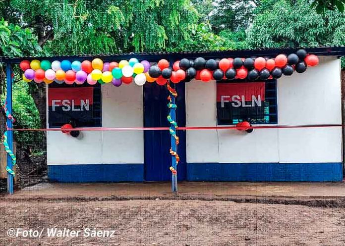 Entregan dos viviendas solidarias en Rivas