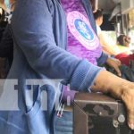 El descaro: Agarran a señora presuntamente robando en bus de Managua (VIDEO) Señora señalado por cometer robo en un bus de Managua
