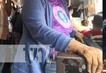 El descaro: Agarran a señora presuntamente robando en bus de Managua (VIDEO) Señora señalado por cometer robo en un bus de Managua