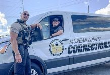 Policía se vuelve viral por parecerse a La Roca