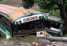 Mortal choque entre dos buses dejó al menos 12 lesionados en El Salvador Mortal choque entre dos buses dejó al menos 12 lesionados en El Salvador