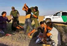Cifra récord en detenciones de salvadoreños en la frontera de EE.UU. Agente policial de la frontera revisando a un grupo de migrantes
