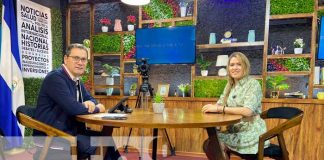 Mara Stotti, directora de desarrollo turístico del INTUR, hablando de actividades para la Semana Patria