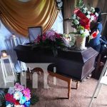 Cuerpo de niña que murió por una serpiente siendo velada en Chontales